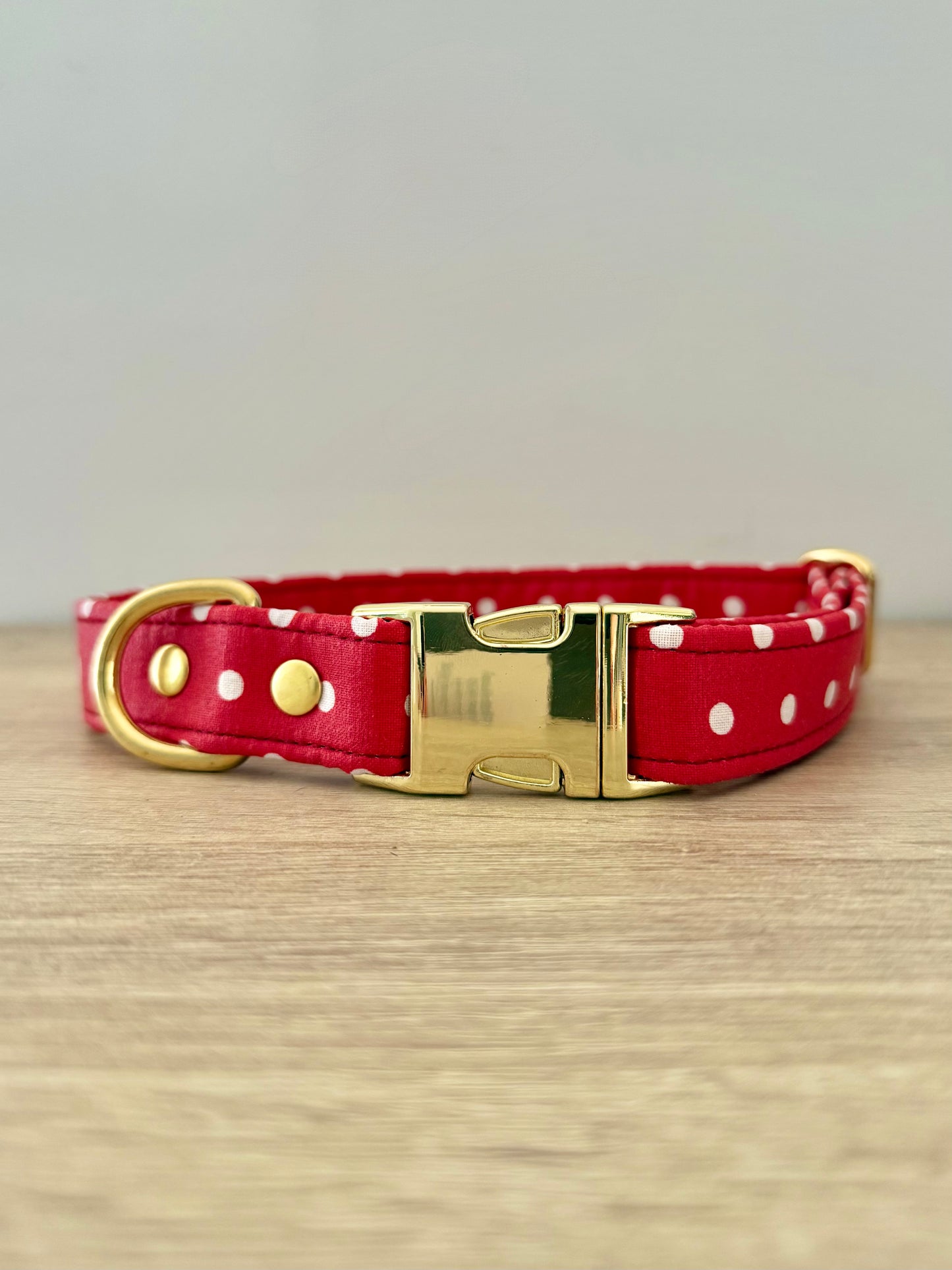 COLLIER PIN-UP